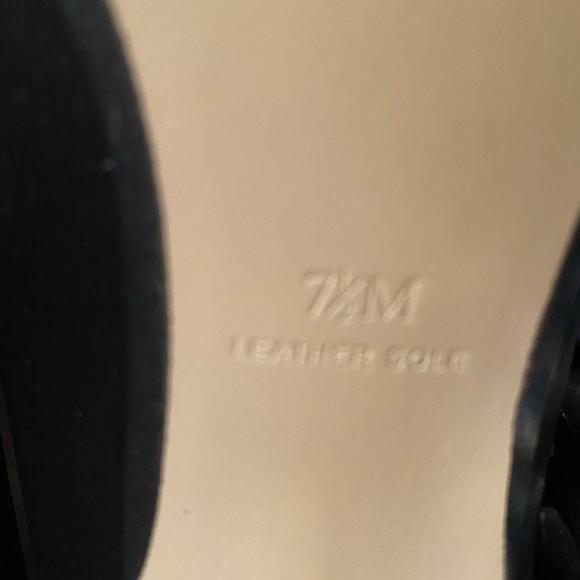 Black Pumps with Ruffles - Picture 5 of 5